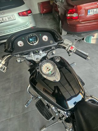 Yamaha Drag Star 1100 Custom Negra