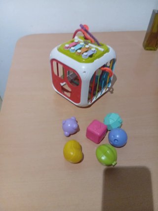 Cubo de actividades para bebés