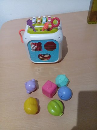 Cubo de actividades para bebés