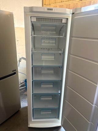 Congelador Vertical Electrolux Blanco
