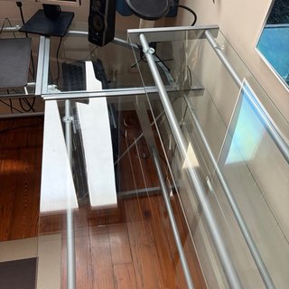 Mesa de escritorio de cristal