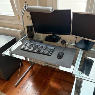 Mesa de escritorio de cristal