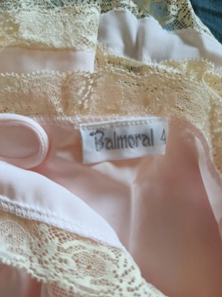 Camisón lencero rosa con encaje