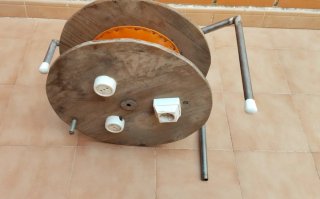 Carrete madera con enchufes