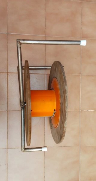 Carrete madera con enchufes