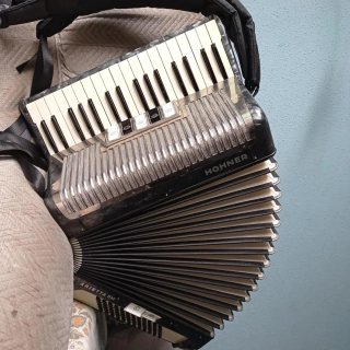 Acordeón Hohner Arietta II M 72 Bajos
