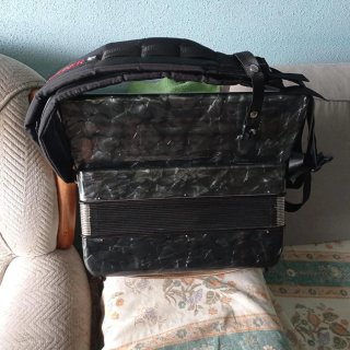 Acordeón Hohner Arietta II M 72 Bajos