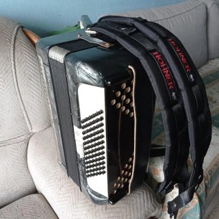 Acordeón Hohner Arietta II M 72 Bajos