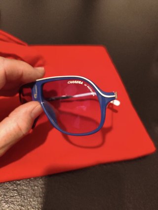 Occhiali da sole Carrera blu e rossi