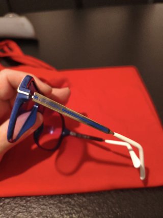Occhiali da sole Carrera blu e rossi