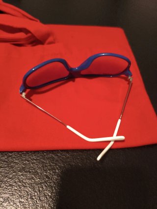 Occhiali da sole Carrera blu e rossi