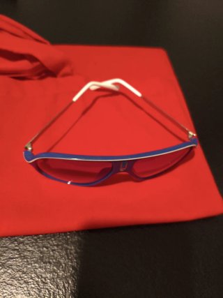 Occhiali da sole Carrera blu e rossi
