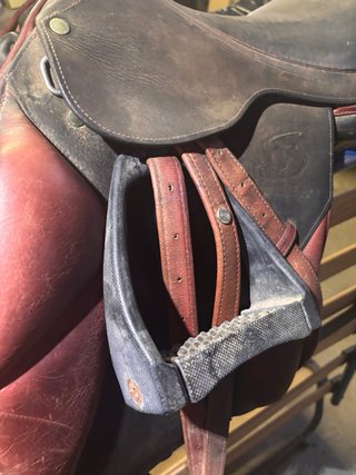 Silla de montar a caballo inglesa marca Forestier