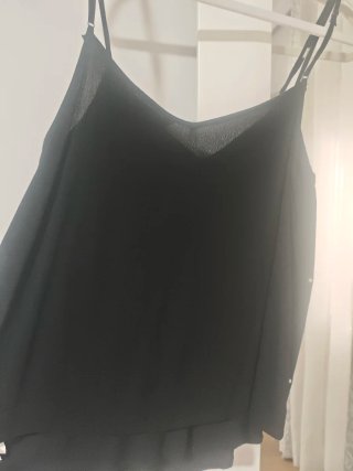 Blusa Stradivarius negra con perlas Talla M