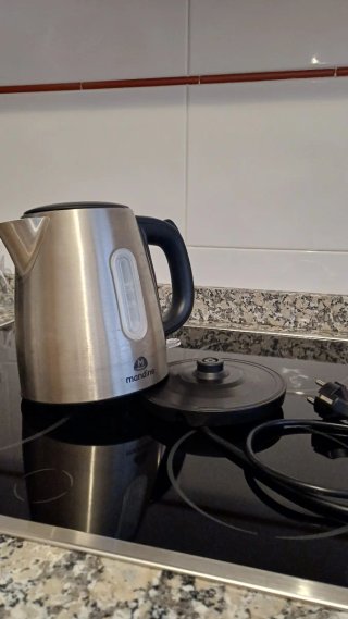 Hervidor de agua eléctrico Mandine