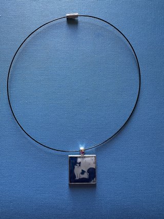 Collana con ciondolo in cianotipia