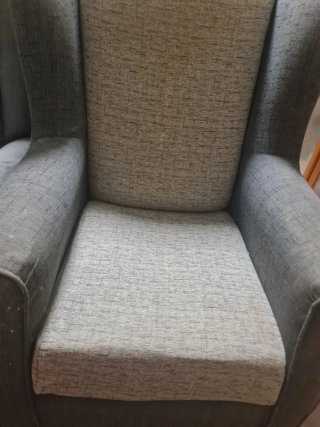 Sillón de tela gris