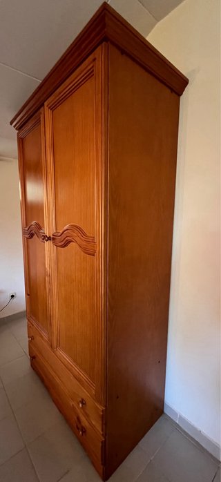Dormitorio de madera de pino