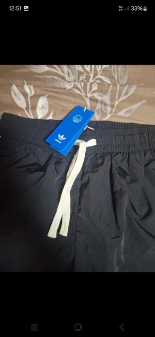 Pantalones cortos Adidas negros y blancos