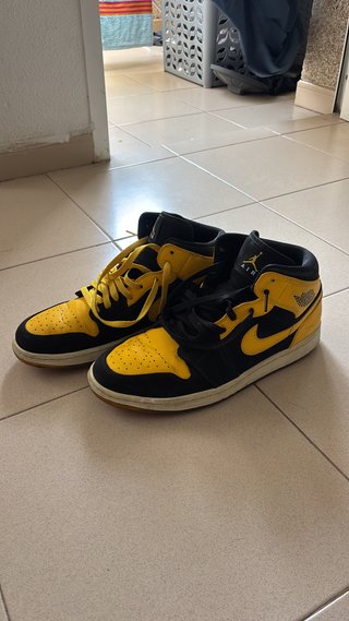 Nike Jordan 1 Mid New Love Amarillo Negro