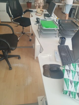 Mesa de escritorio o de ordenador.a recoger