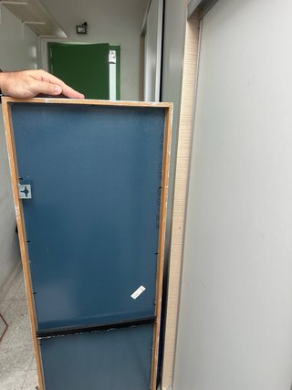 Specchio a figura intera con cornice grigia