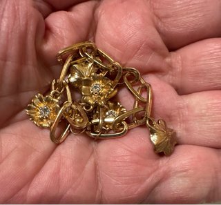 Bracciale vintage con margherite pendenti oro
