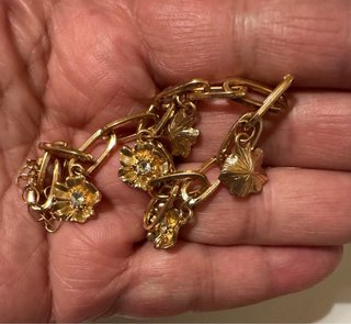 Bracciale vintage con margherite pendenti oro