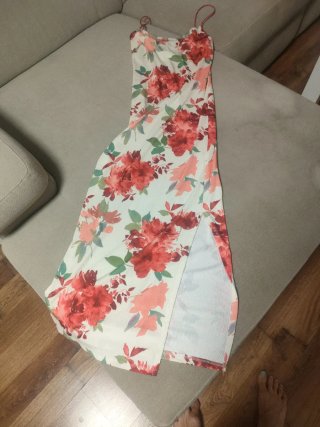 Vestido largo floral con raja lateral