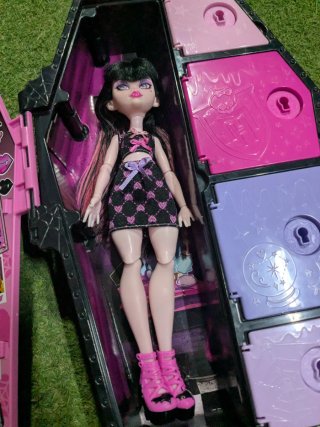 Monster High Draculaura con caja