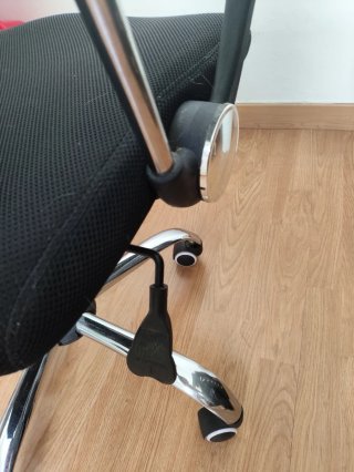 Silla de oficina ergonómica negra