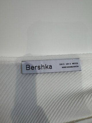 Top asimétrico de canalé blanco