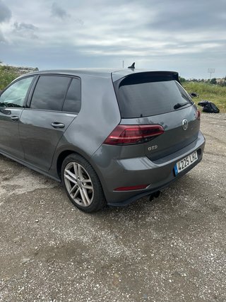 Volkswagen Golf 2018 Necesita reparar consumoAceit