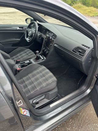 Volkswagen Golf 2018 Necesita reparar consumoAceit