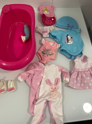 Nenuco trona, bañera y muñeca con accesorios