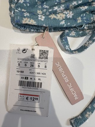 Top pull and bear  floral azul talla S