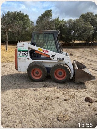 Se hacen trabajos con mini excavadora y Dumper.