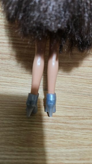Muñeca Bratz con vestido rosa