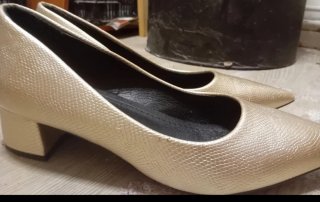 Zapatos dorados de tacón Talla 42 de Shein