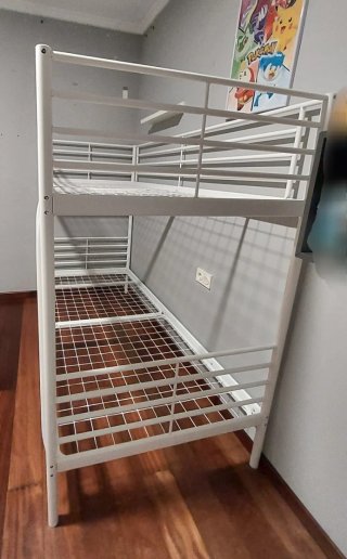 Litera metálica blanca Ikea