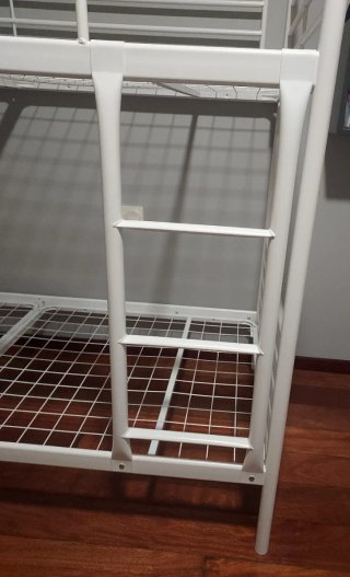 Litera metálica blanca Ikea
