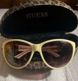 Gafas de sol Guess beige y doradas