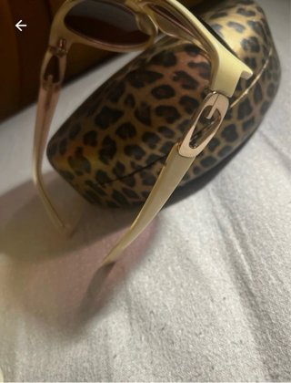 Gafas de sol Guess beige y doradas