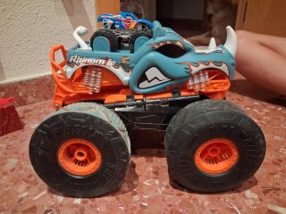 Coche teledirigido Monster Truck Hot Wheels.