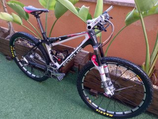 Bici carbono doble suspensión <10kg