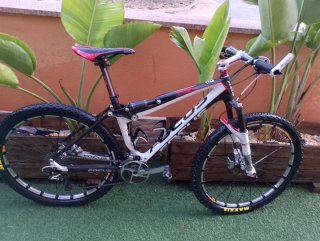 Bici carbono doble suspensión <10kg