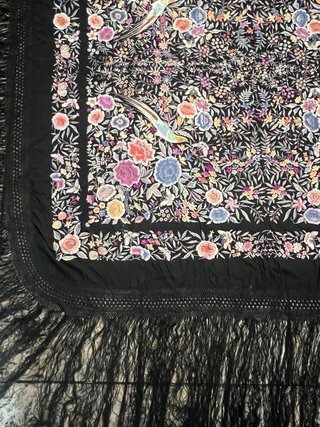 Antiguo Mantón de Manila Negro Flores