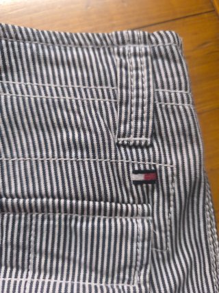 Pantalón corto de rayas con bolsillos laterales