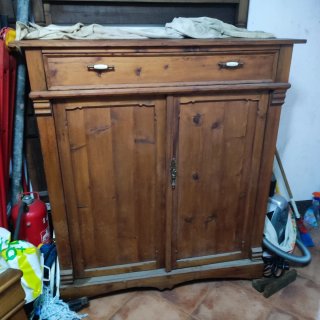 Cómoda antigua de madera