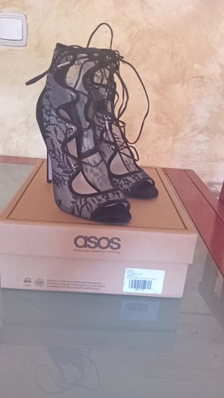 Sandalias ASOS encaje tacón alto